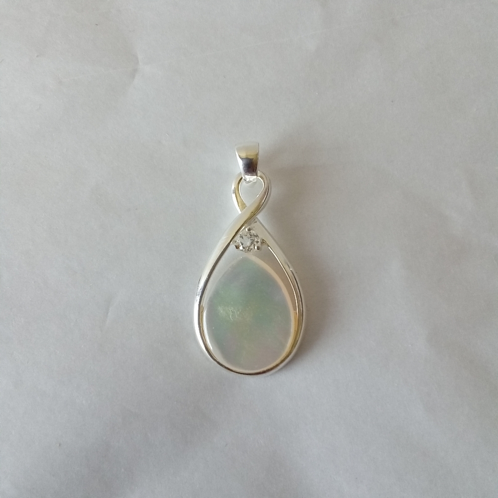 Avon NIB Sterling Silver Mother of Pearl Drop Pendant NO CHAIN New